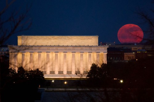 The Super Moon over the Lincoln Memorial
